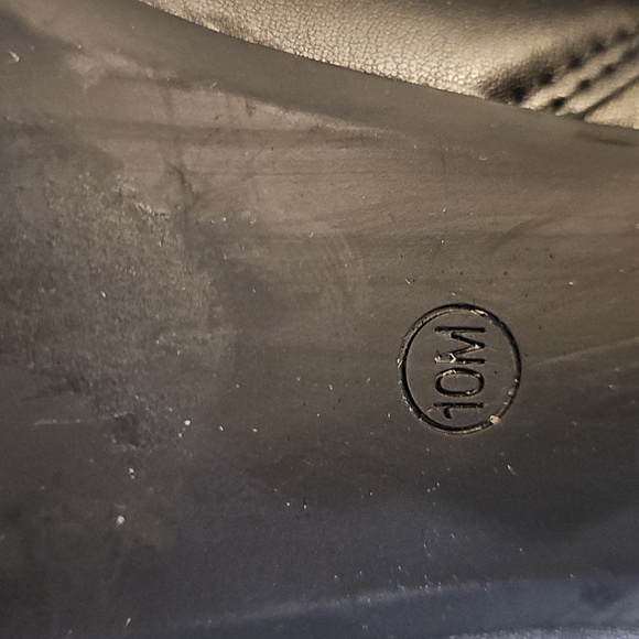 Calvin Klein ankle bootie with side zipper size 10 - Picture 11 of 11